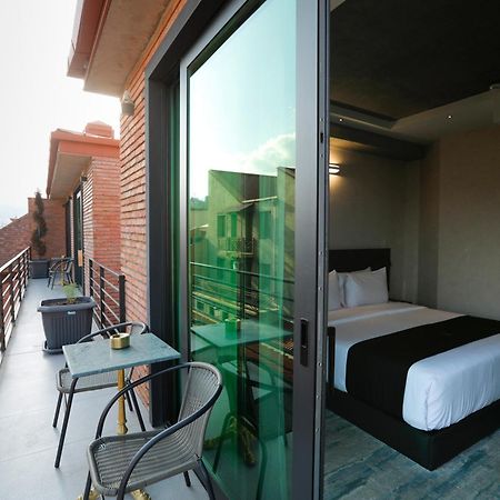 M 1 T Hotel 第比利斯 外观 照片